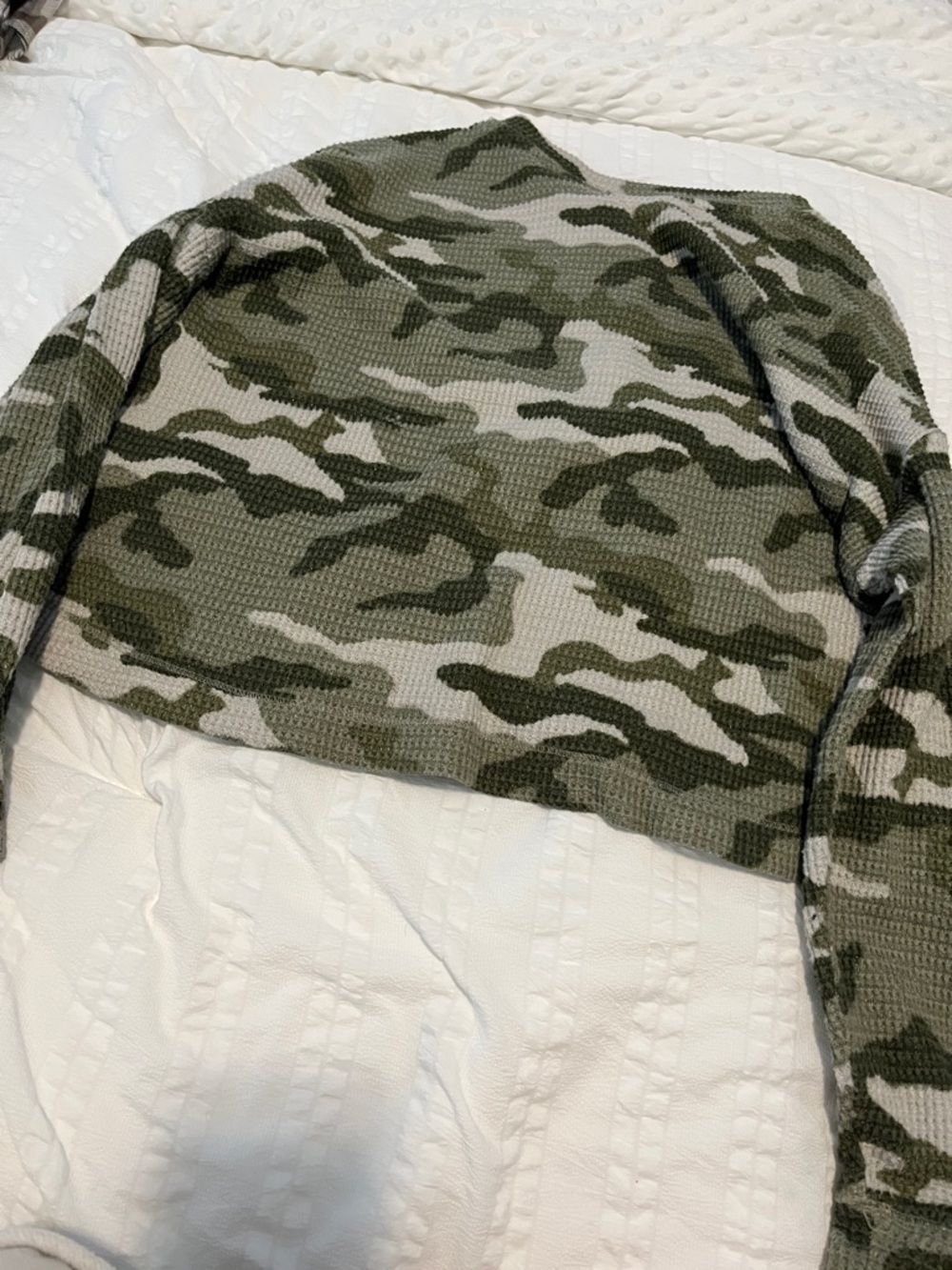 SO Girls Camo Waffle Knit Pullover Sweater in Green and Cream - Picture 4 of 4